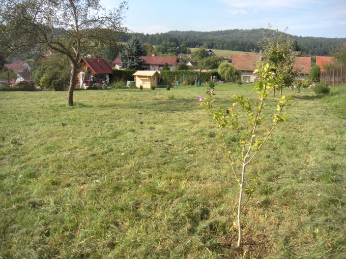 Foto: POZEMEK ZAHRADA 11 - Slunn stavebn parcela 1 042 m² na vstavbu RD v Krhanicch 