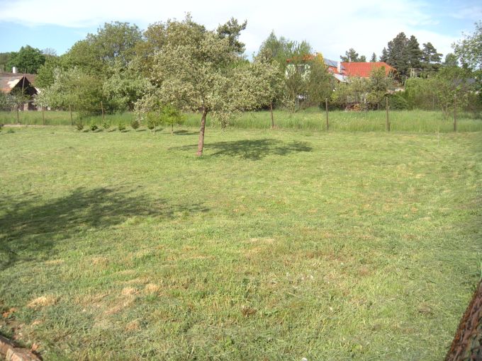 Foto: POZEMEK ZAHRADA 12 - Slunn stavebn parcela 1 042 m² na vstavbu RD v Krhanicch 